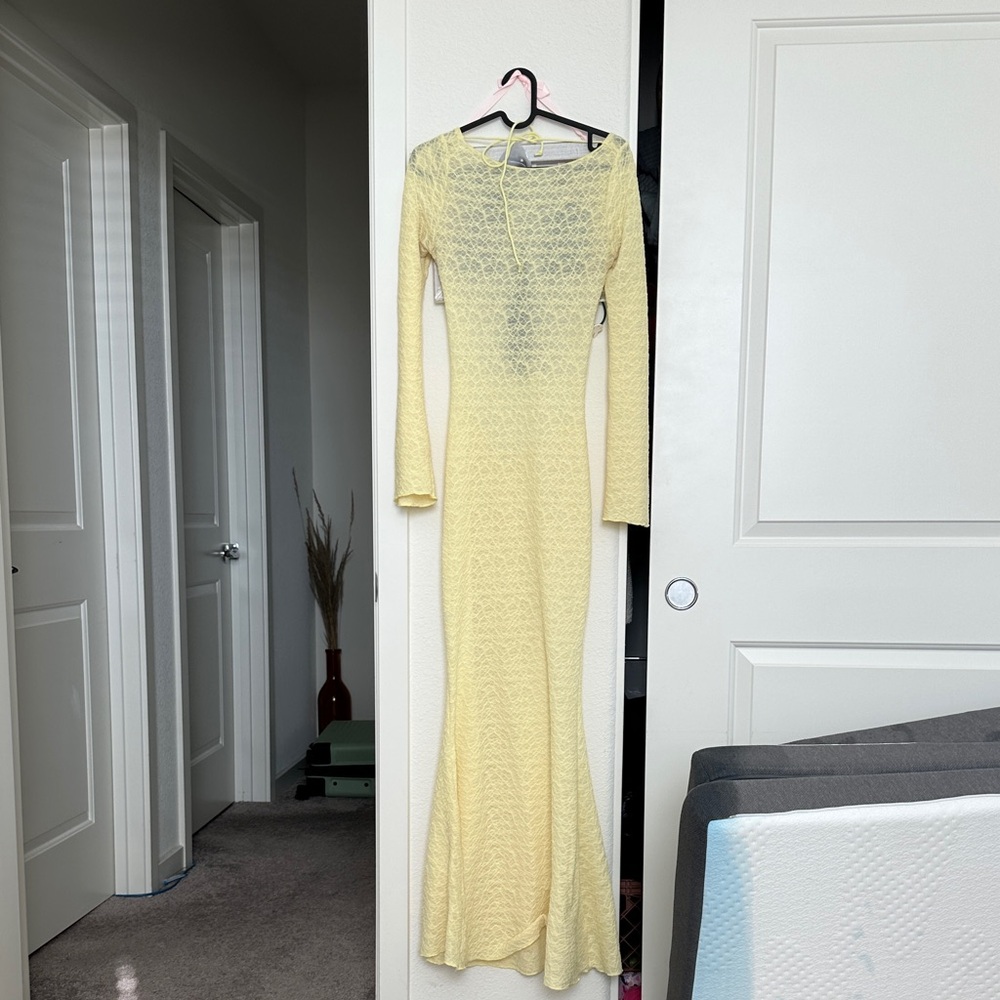 Elegant Backless Yellow Lace Long Sleeve Dress